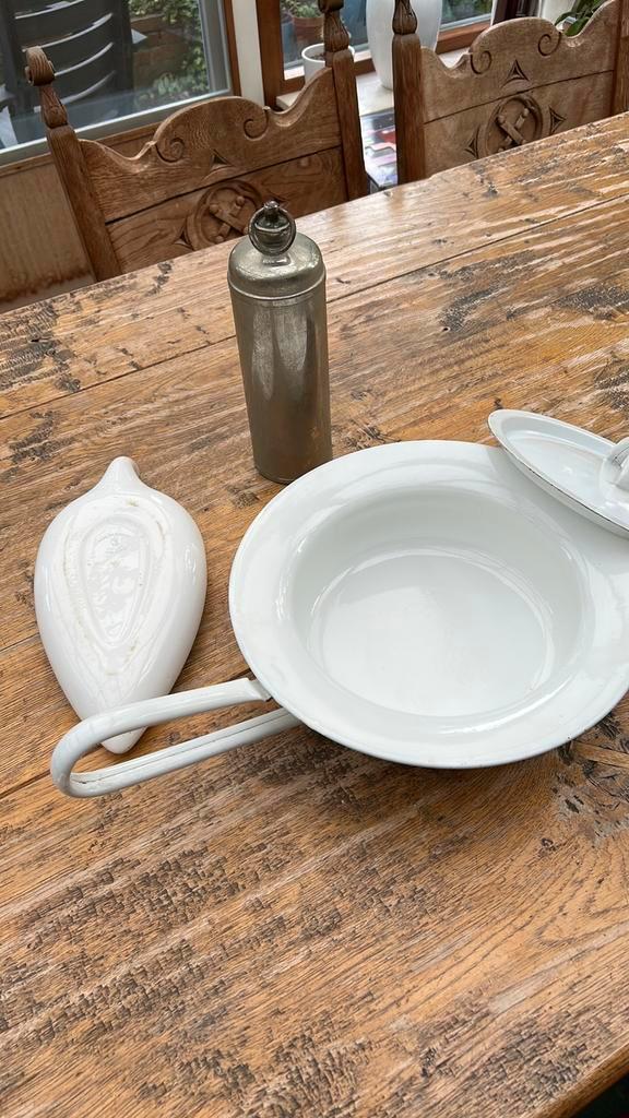 Vintage emaille bedpan, aardewerken schuitje en kruik, Antiek en Kunst, Antiek | Emaille, Ophalen of Verzenden