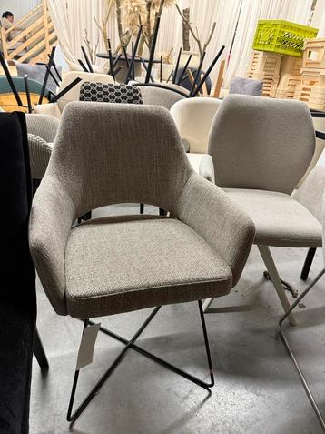 Grote partij nieuwe eetkamer stoelen beige tinten