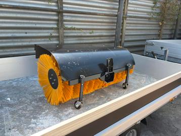 Nieuwe veegmachine aangeboden!! ( Mini trekker ) beschikbaar voor biedingen