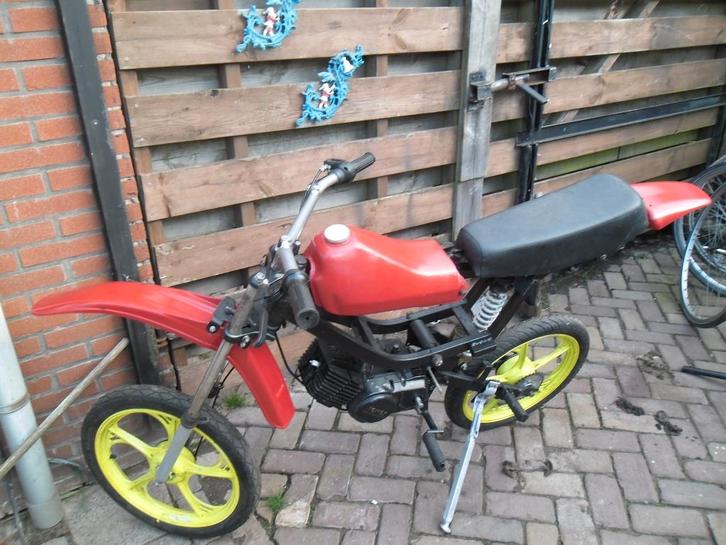 tomos crosser rollent frame staat in de weg moet weg, Fietsen en Brommers, Brommeronderdelen | Algemeen, Gebruikt, Overige typen