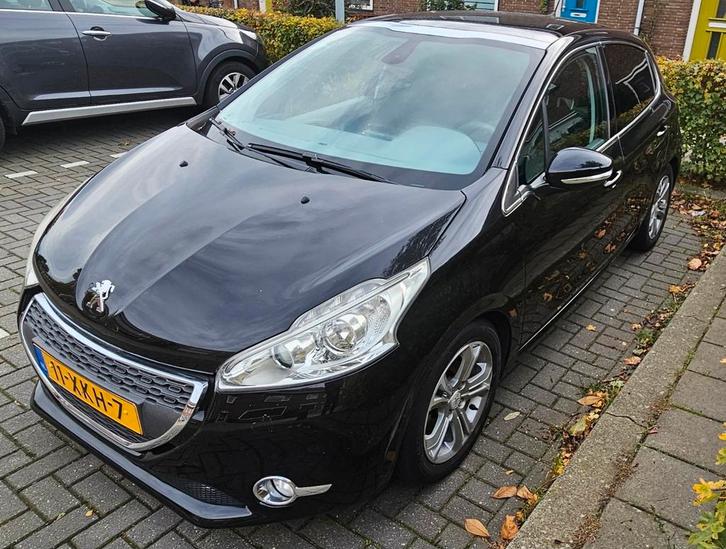 Peugeot 208 1.6 VTI 88KW/120PK 5-D 2012 Zwart, Auto's, Peugeot, Particulier, Airbags, Airconditioning, Bluetooth, Boordcomputer