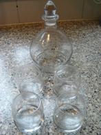 Te koop glazen met wijnfles en glazen onderzetters, Glas of Glazen, Nieuw, Ophalen of Verzenden, Glas