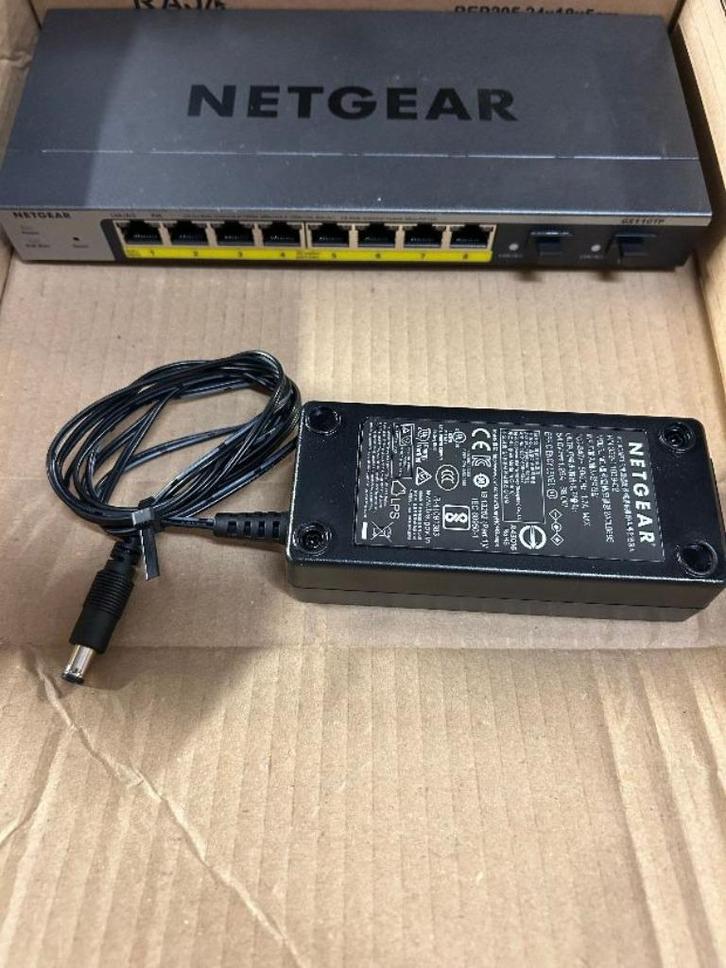➡️ Netgear GS110TP 8-Ports Gigabit PoE+ Switch GS110TPv3, Computers en Software, Netwerk switches, Refurbished, Ophalen of Verzenden