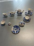 Porselein miniatuur theeservies, Antiek en Kunst, Ophalen of Verzenden
