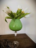 Mondgeblazen glazen opaline vaas op helder glazen voet, Overige kleuren, Ophalen of Verzenden, Minder dan 50 cm, Glas