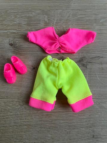 Vintage Barbie kledingsetje in neon 1990s beschikbaar voor biedingen