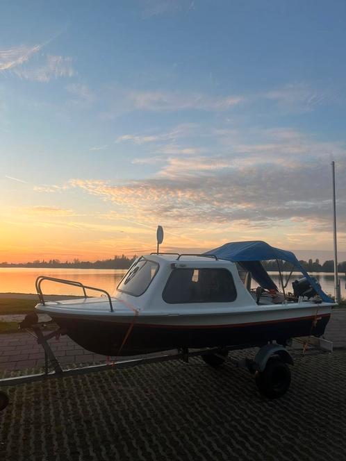 Leuk visboot, Watersport en Boten, Motorboten en Motorjachten, Zo goed als nieuw, Polyester, Tot 6 meter, Benzine, Minder dan 10 pk
