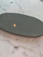 Ferm Living Schaal/Serveer plateau olijfgroen, Huis en Inrichting, Schaal, Ophalen of Verzenden, Zo goed als nieuw, Ovaal