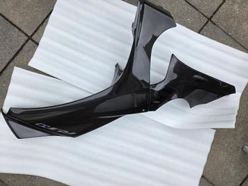 Yamaha R1M zijkuip deel Rechts (carbon) B4SY283V0000 beschikbaar voor biedingen