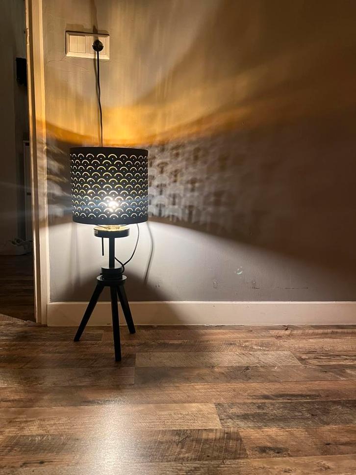 IKEA Nymo Staande Lamp - Incl. Lampje!, Huis en Inrichting, Lampen | Hanglampen, Zo goed als nieuw, 50 tot 75 cm, Stof, Ophalen of Verzenden