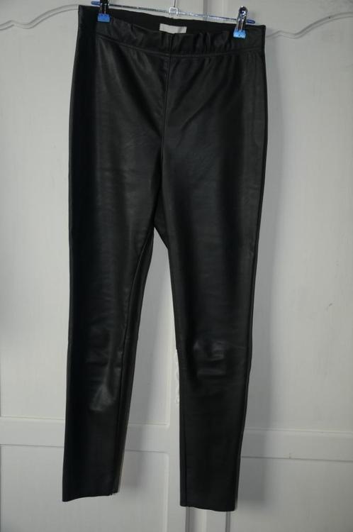 Superleuke zwarte leren broek van H&M, maat 40, ZGAN!!, Kleding | Dames, Broeken en Pantalons, Zo goed als nieuw, Maat 38/40 (M)