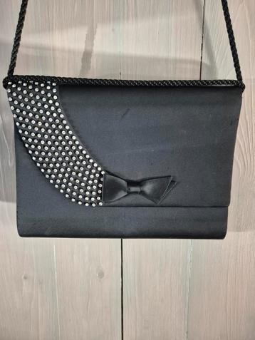 Swarovski tas envelop chique model zwart met mooie strass   beschikbaar voor biedingen