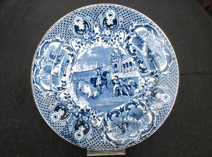 Aardewerk bord Stiergevecht – Société Céramique, Maastricht, Antiek en Kunst, Antiek | Wandborden en Tegels, Ophalen of Verzenden