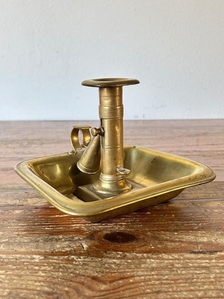 Kandelaar / blaker met dover - messing, Antiek en Kunst, Antiek | Kandelaars, Koper of Brons, Ophalen of Verzenden