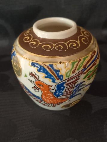 Japans miniatuur vaasje gemerkt beschikbaar voor biedingen