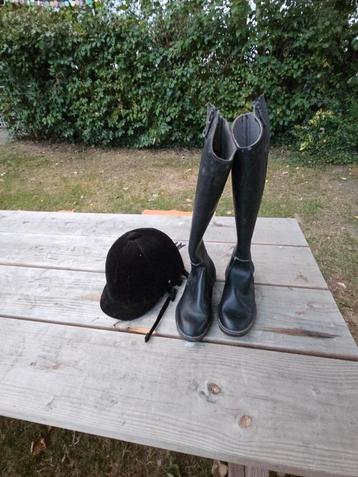 Paardrijlaarzen & paardencap te koop beschikbaar voor biedingen