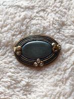 Ovale broche verwerkt met strass steentjes, Overige materialen, 4 tot 7 cm, Gebruikt, Overige kleuren