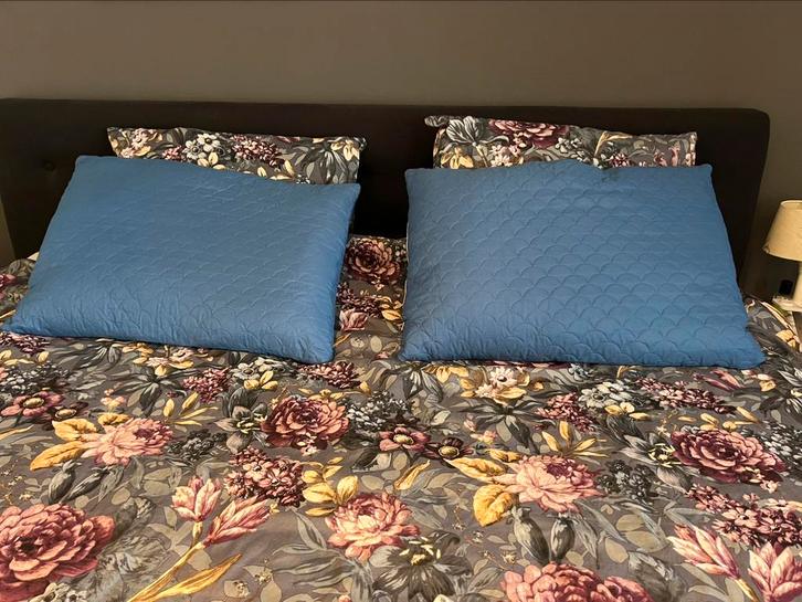 Donkerblauwe hoofdkussens Nieuw!, Huis en Inrichting, Slaapkamer | Beddengoed, Nieuw, Kussen, Eenpersoons, Blauw, Ophalen of Verzenden