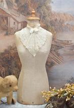 Oud Klein  Toonbank Buste. "Uit Aletta's Tijd", Ophalen of Verzenden