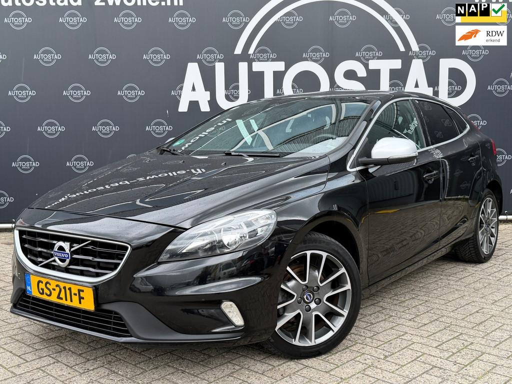 Volvo V40 2.0 D2 R-Design Business NL-Auto/2e Eigenaar/Pano/, Auto's, Volvo, Voorwielaandrijving, 4 cilinders, 1969 cc, Zwart