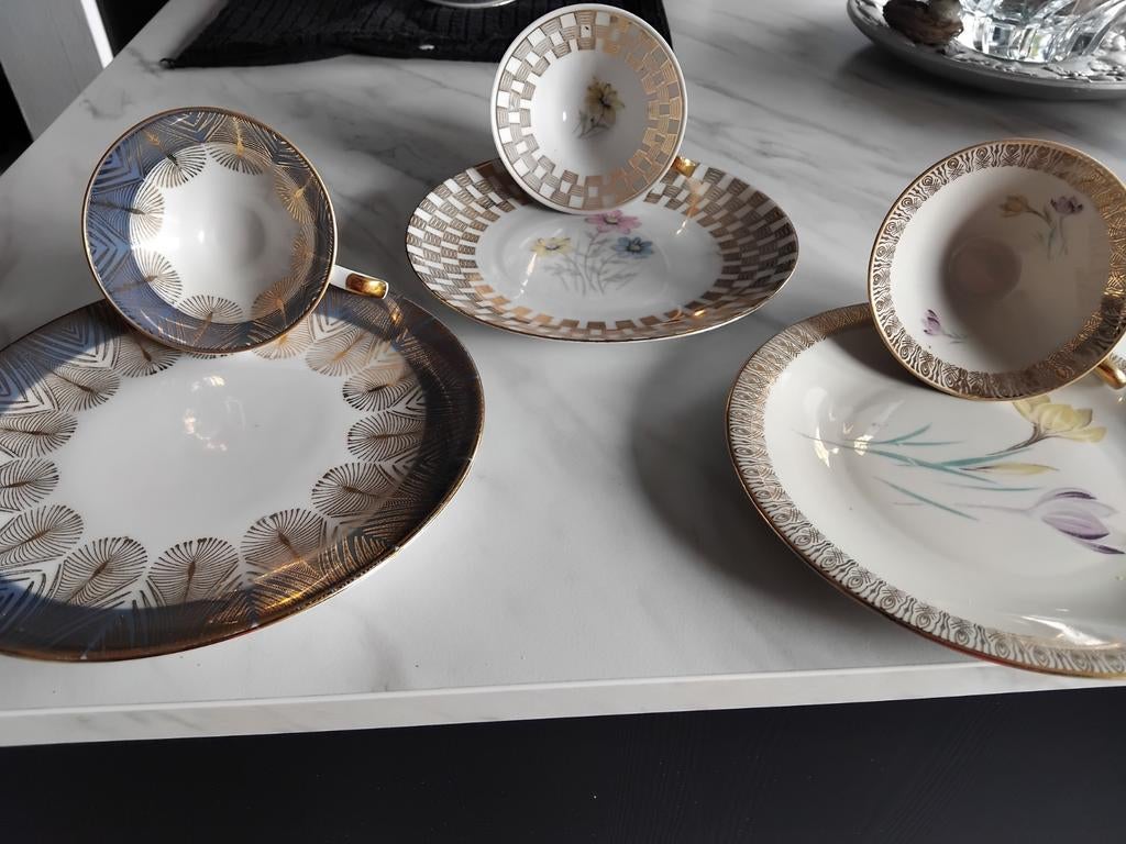 3 oude kop en schotels, Ophalen