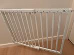 Traphekje van babypark - Wit, Verstelbaar, Kinderen en Baby's, Traphekjes, Gebruikt, Ophalen of Verzenden, Metaal of IJzer, Schroefhekje