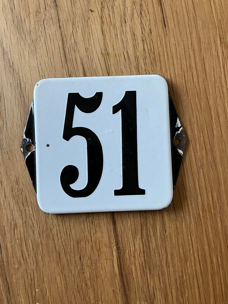 Emaille huisnummer 51 - vintage, Antiek en Kunst, Ophalen of Verzenden