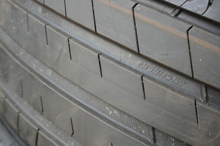 “225 40 19 Michelin. Demo. Puntjes zitten er nog op”, Auto-onderdelen, Banden en Velgen, Band(en), Zomerbanden, 19 inch, 225 mm