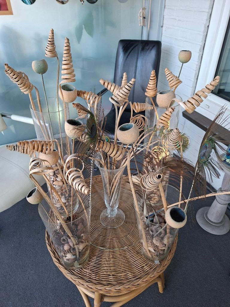 vaas met decoratie, Overige kleuren, Aardewerk of Porselein, Ophalen of Verzenden, Zo goed als nieuw