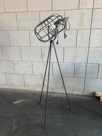 Metalen driepoot lamp, Ophalen of Verzenden, Gebruikt, Metaal, 100 tot 150 cm