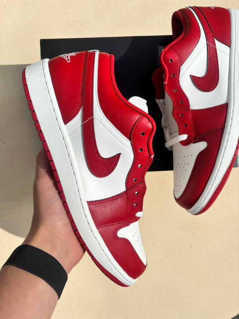 Nike air jordan 1 low varsity red - maat 47,5 - nieuw, Kleding | Heren, Schoenen, J, Wit, Nieuw, Ophalen of Verzenden