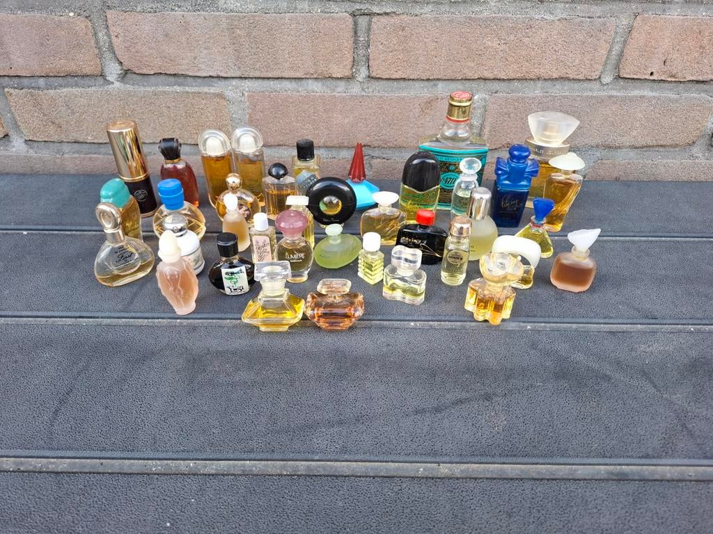 Vintage mini parfum verzameling, Sieraden, Tassen en Uiterlijk, Bedels, Ophalen of Verzenden, Zo goed als nieuw, Overige materialen