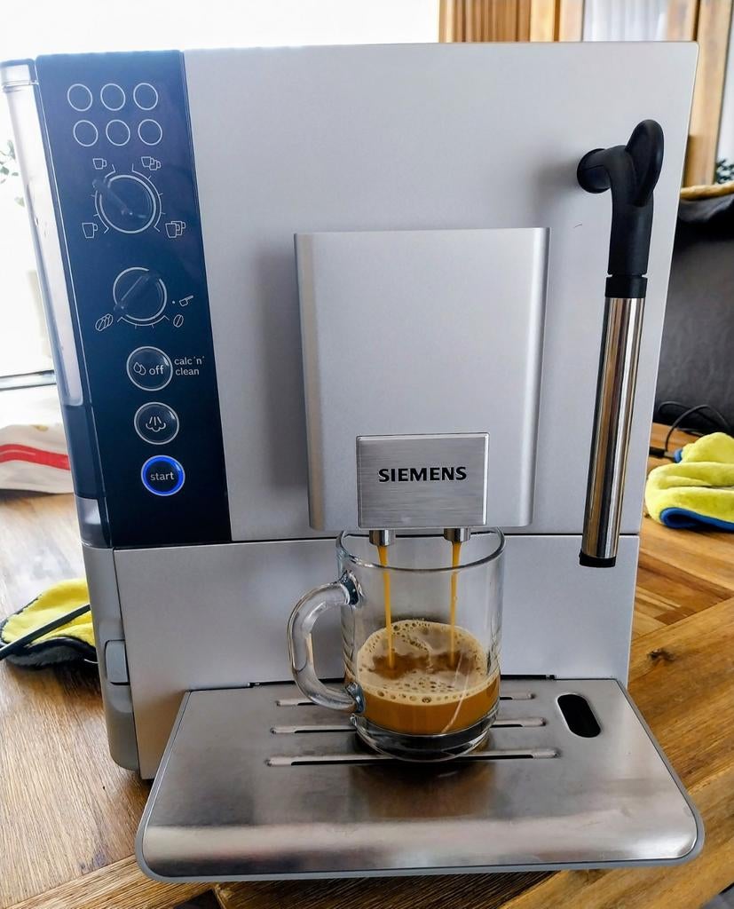 Siemens volaumaat EQ5, Witgoed en Apparatuur, Koffiezetapparaten, Ophalen, Afneembaar waterreservoir, 10 kopjes of meer, Koffiemachine