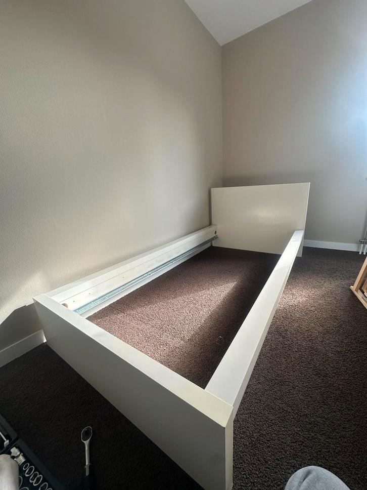 Ikea bed frame + lattenbodem, Huis en Inrichting, Slaapkamer | Bedden, Gebruikt, Eenpersoons, 90 cm, 200 cm, Hout, Wit, Ophalen