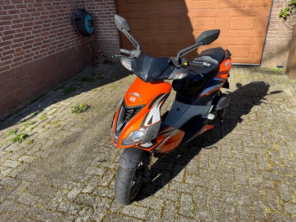 sr 50 carb 2T, Fietsen en Brommers, Scooters | Aprilia, Gebruikt, SR 50, Maximaal 45 km/u, Tweetakt, Ophalen