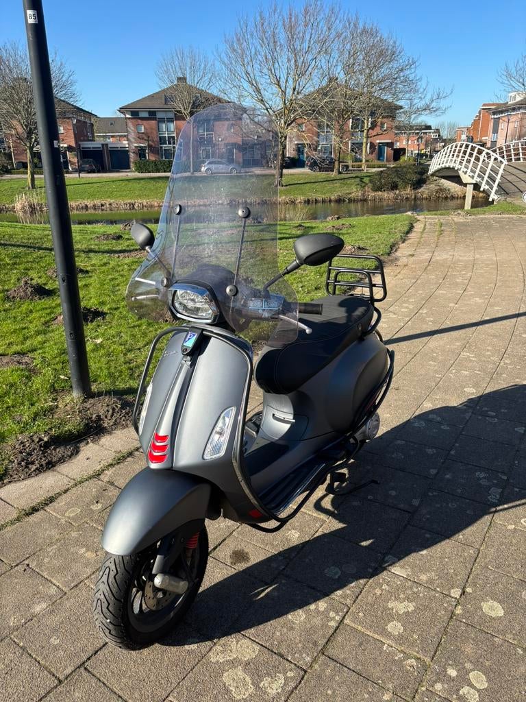 Vespa Sprint S 2020 Mat Grijs | 11.750 km | Dealer ond., Fietsen en Brommers, Scooters | Vespa, Ophalen, Gebruikt, Maximaal 45 km/u