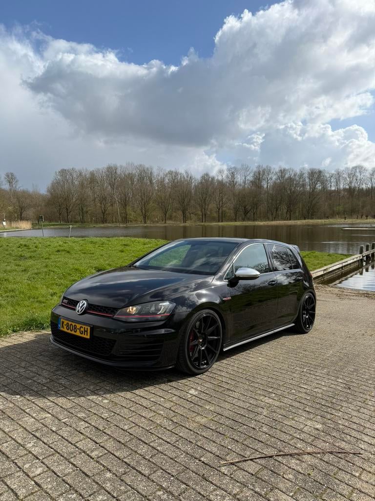 Volkswagen Golf 2.0 TSI GTI Performance DSG 327PK!, Stof, 4 cilinders, Zwart, 1324 kg