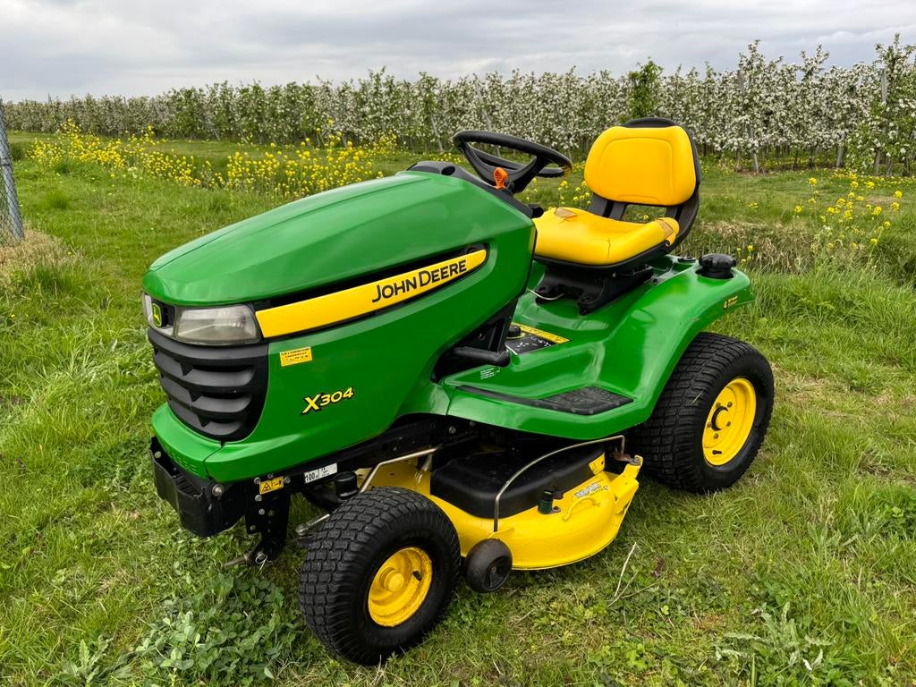 John Deere X304 zitmaaier met Kawasaki en 4-wielbesturing, Tuin en Terras, Zitmaaiers, Ophalen, Gebruikt, Elektrische starter