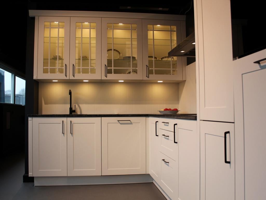 JO44 Complete hoekkeuken incl. apparatuur & opbergruimte, Ophalen, Zu den Meerwiesen 17 32549 Bad Oeynhausen Duitsland, Info@artego-kuechen.de