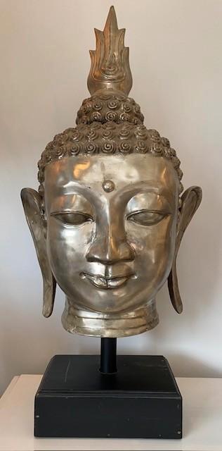 Groot Eichholtz aluminium Boeddha beeld op sokkel, Huis en Inrichting, Woonaccessoires | Boeddhabeelden, Zo goed als nieuw, Ophalen