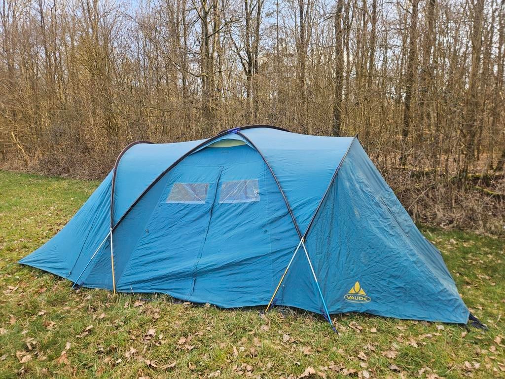 Ruime 4-persoons tunneltent - Ideaal voor kampeervakanties, Ophalen of Verzenden, Zo goed als nieuw, Tot en met 4