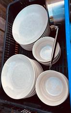 Wit servies: borden en kommen, Ophalen, Gebruikt, Keramiek, Bord(en)