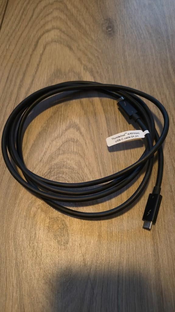 Thunderbolt 4 kabel 2m 40Gbps 100W (Plugable, als nieuw), Ophalen of Verzenden, Zo goed als nieuw