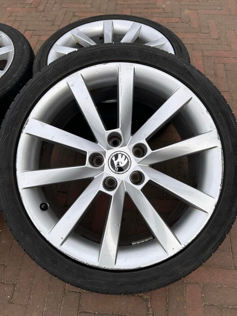 Velgen met zomerbanden voor Skoda, Audi, VW - 225/40 R18, Ophalen, 18 inch, Gebruikt, Banden en Velgen