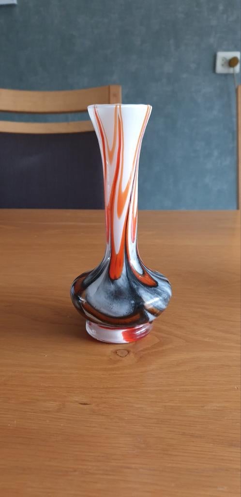 Retro mooi vormgegeven vaasje, Ophalen of Verzenden