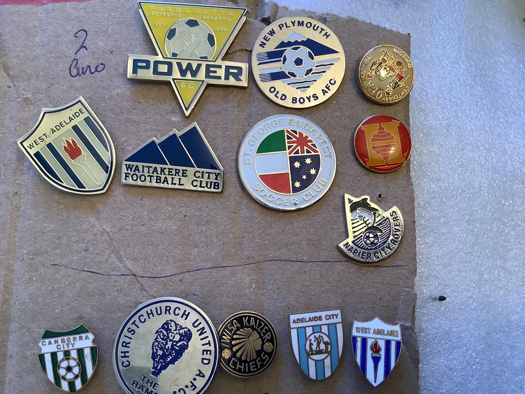 Pins en speldjes voetbal Australie Nieuw Zeeland, Ophalen of Verzenden, Zo goed als nieuw, Sport