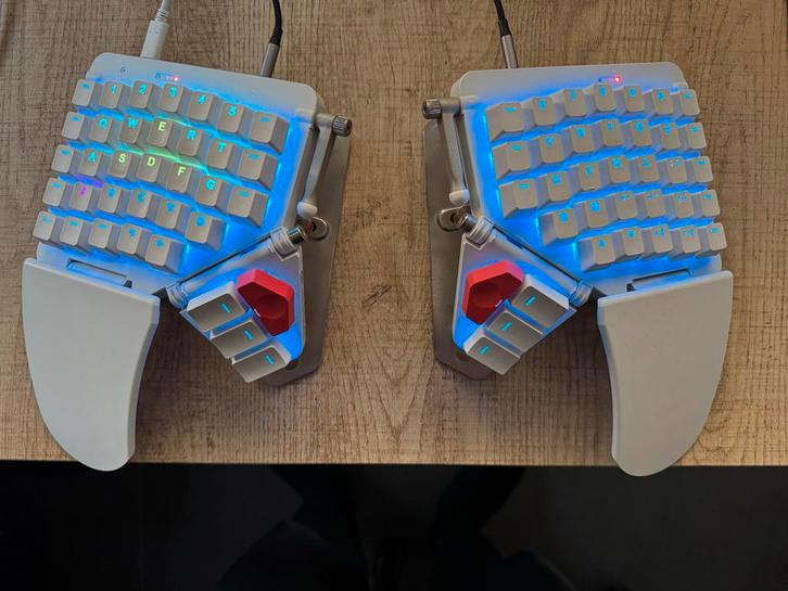 ZSA Moonlander Split toetsenbord met platform, Computers en Software, Toetsenborden, Gebruikt, Qwerty, Bedraad, Ergonomisch, Ophalen of Verzenden