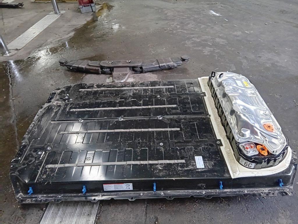 Hybride hoogspannings accu Tesla Model, Onderdelen@venauto.nl, Van der Ven Autorecycling B.V., Gebruikt, Ettenseweg 76, 4706 PB Roosendaal, The Netherlands