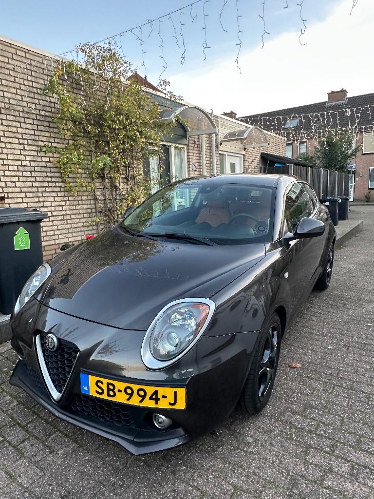Alfa Romeo MiTo Turbo Twinair 101 pk S&S 2018 Grijs, Auto's, Alfa Romeo, Voorwielaandrijving, 4 cilinders, 49 €/maand, Handgeschakeld