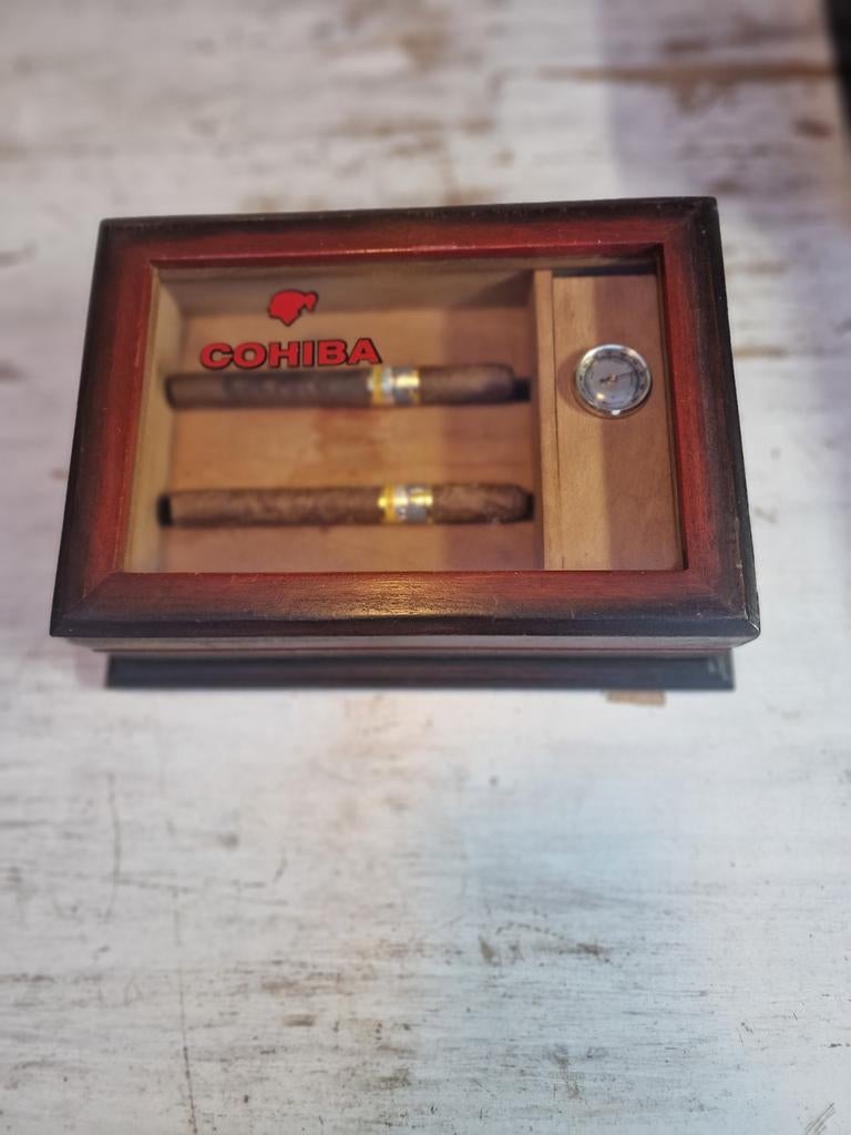 Cohiba humidor vintage, Verzamelen, Rookartikelen, Aanstekers en Luciferdoosjes, Ophalen of Verzenden, Tabaksdoos of Verpakking